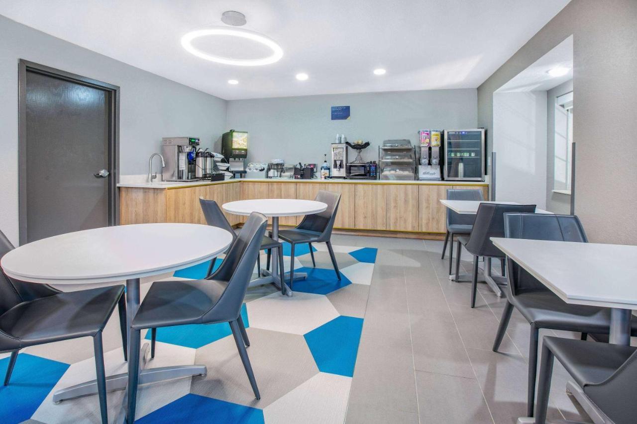 Microtel By Wyndham Hotel