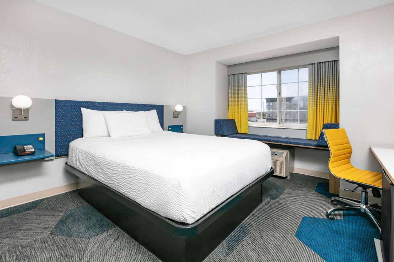 Microtel By Wyndham 2*